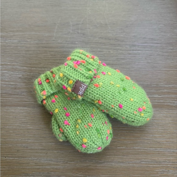 Peppercorn Kids kids green speckled cable knit hand mittens size s/m 2T 3T - Picture 2 of 4